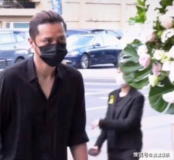 黄鸿升追悼会：罗志祥突然现身，剪新发型送别