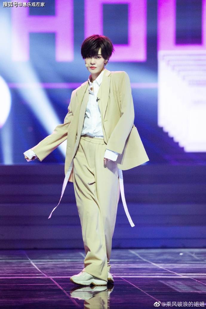 姐姐|原创《浪姐》成团半个月，宁静万茜张雨绮等人各忙各的，7人仍未合体