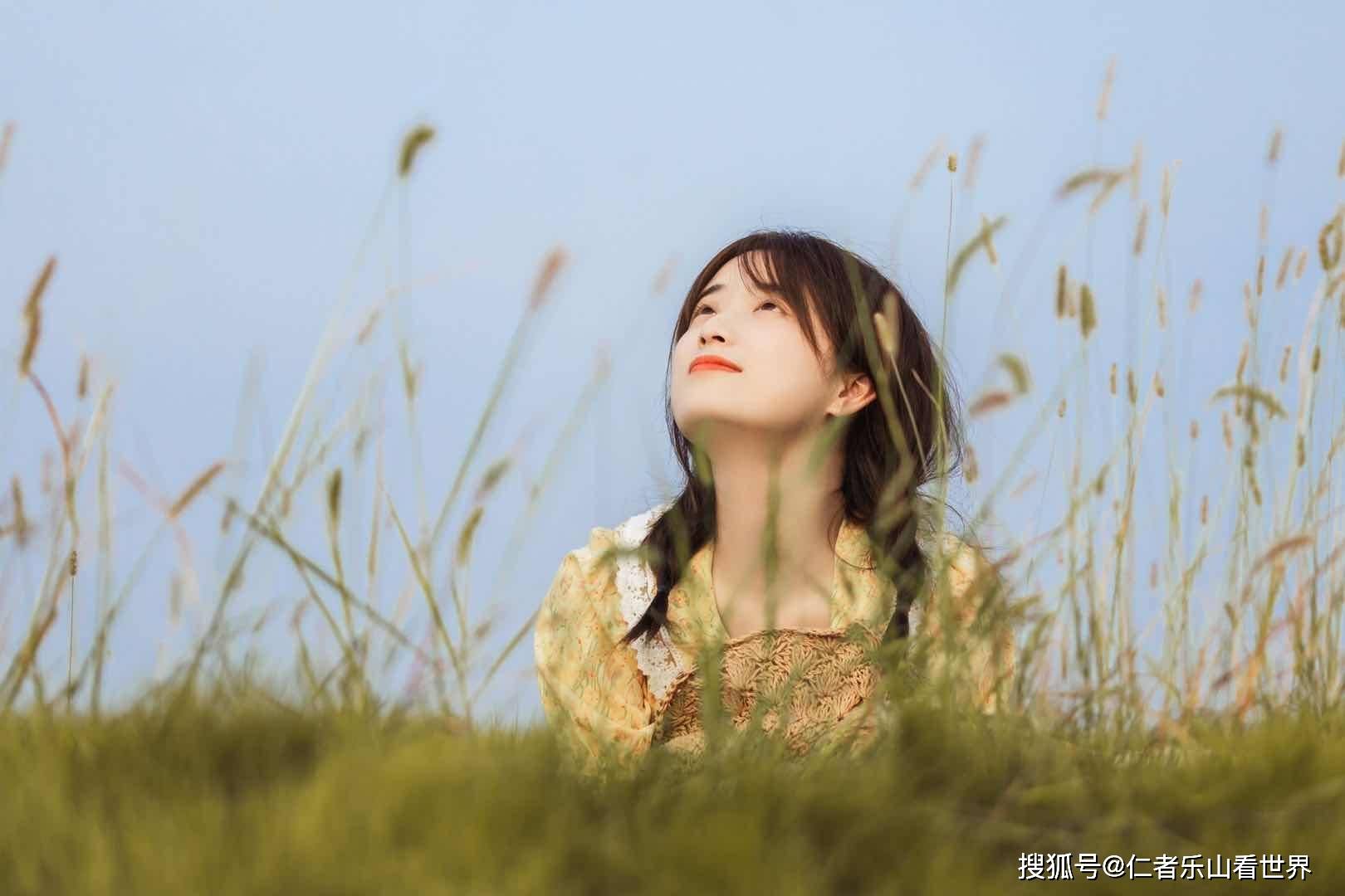 拍摄女生写真照,这7个更显自然好看的姿势,你都用过吗