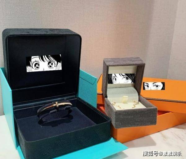 张馨月|张馨月庆祝30岁生日，晒林峰送的豪华礼物，项链和手环令人羡慕