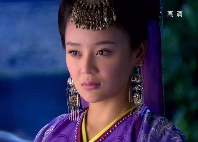 额头|工作室晒袁姗姗新照，额头肿胀很不自然，早已不是当初的样子