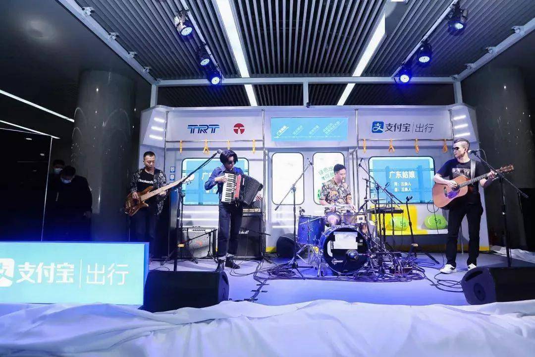 营销|【案例挖掘机】五芳斋打头预热中秋节,瑞幸风波后再推新产品