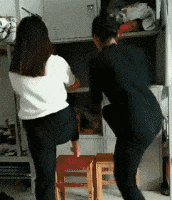 开心图文 妹子,这不是在查酒驾,请注意你的动作!