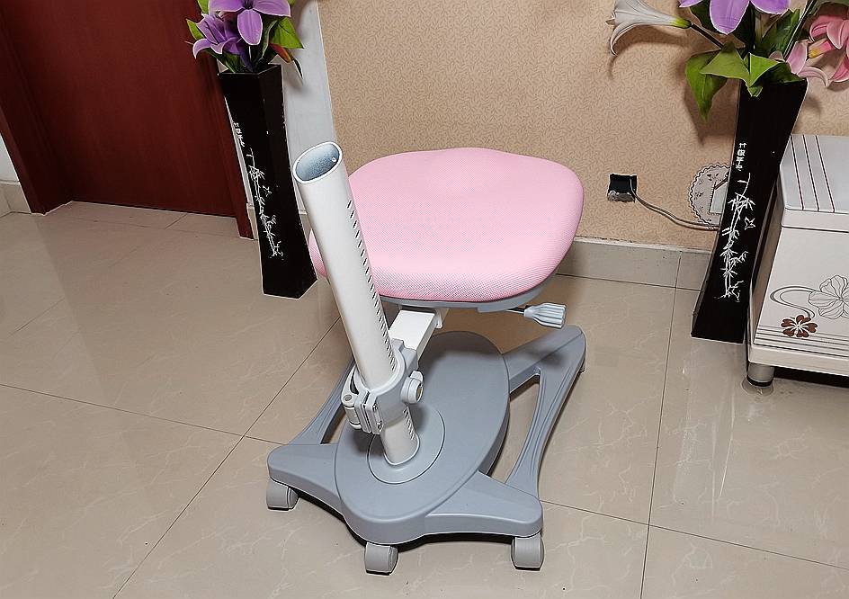 孩子|乐歌智能电动升降儿童学习桌评测：用心呵护孩子成长的每一步