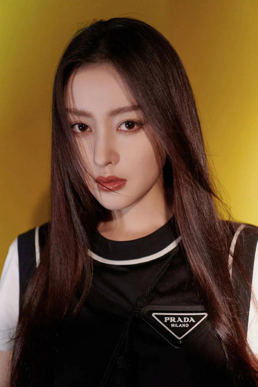 fa|央视镜头太可怕了,张天爱鼻子顶破天,被李沁吊打…