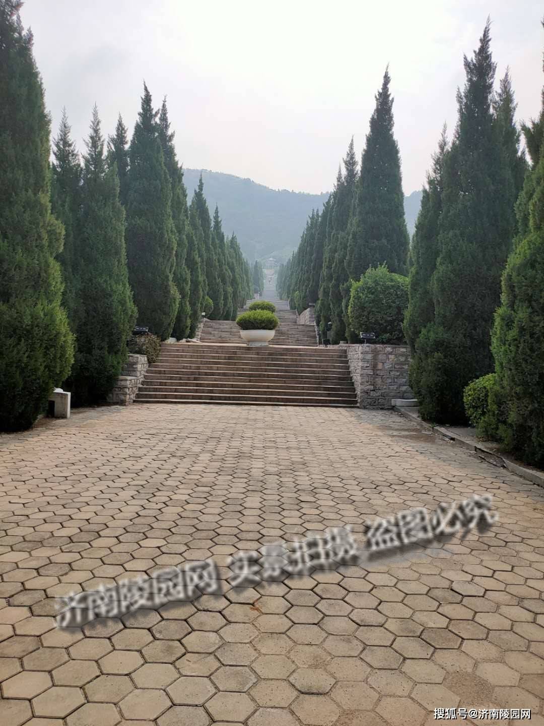 双峰山陵园作为济南较早一批具备经营性公墓资质的墓园,建园已有近20