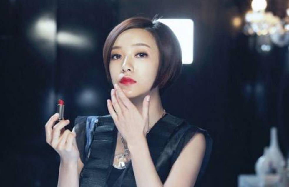 如何认识女明星 cea1480998c44fed858312d99ba2dfe1.jpeg