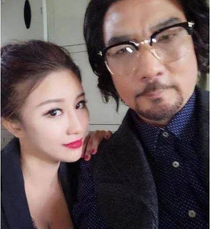 70岁老戏骨情史荒唐，已婚抛弃17岁女星，5个孩子