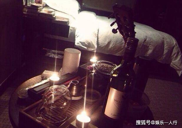 书法|带你参观黄轩的豪宅，在家会弹吉他练书法，生活太书香气息了