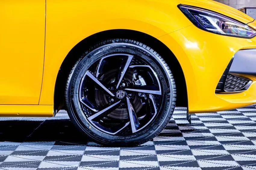 跑车轮毂灯 4eea43c88d174e11b7aade04f5809c71.jpeg