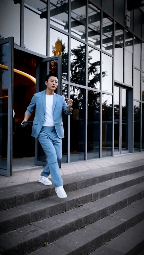 隔空支持|隔空支持？贾乃亮表态舞台宽广，李小璐晒视频