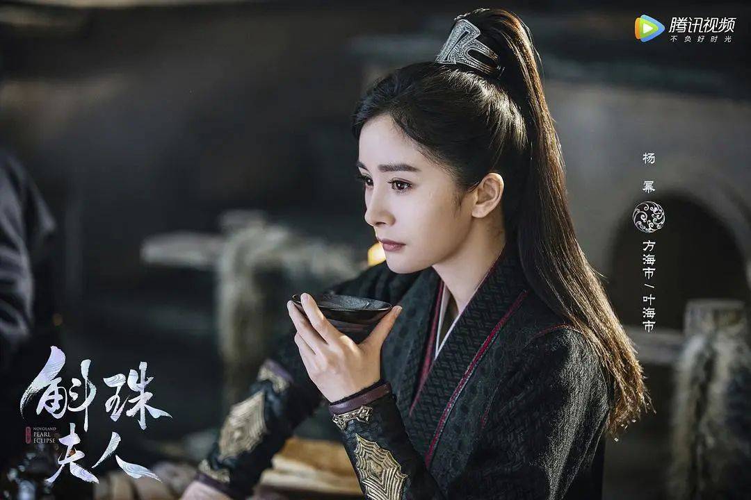 新剧|刘诗诗处境艰难，新剧又被女二抢风头，仙剑三姐妹数她事业最平淡