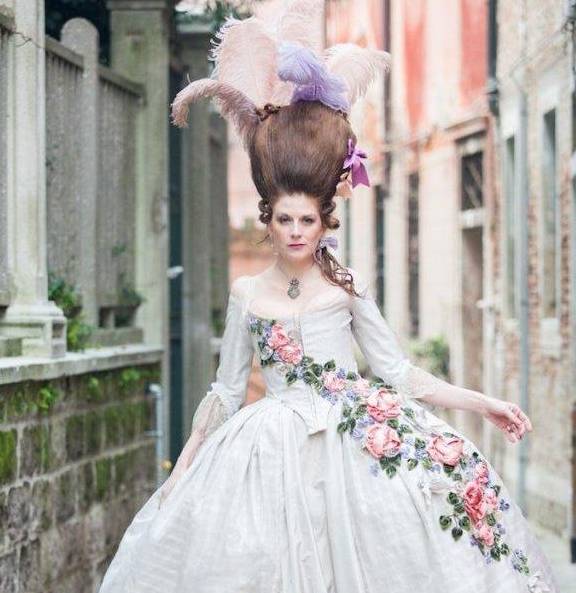 世纪|她亲手制作出十八九世纪复古裙,穿越时空的美感棒呆