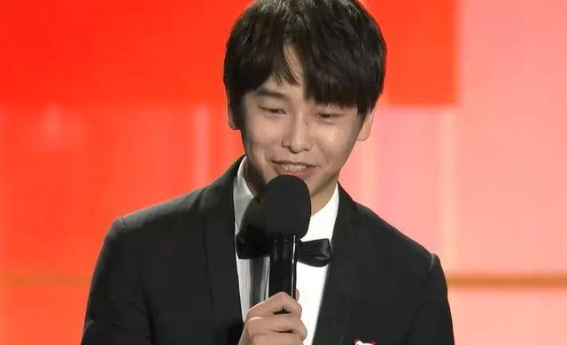 姚晨|众星出席百花奖开幕式:姚晨长裙抢镜,徐帆气质出众,彭昱畅瘦了