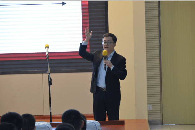 合伙|山东未来心理咨询事务所罗清军老师为德润中学开展讲座