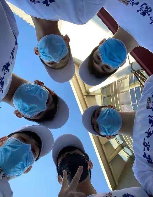 张子枫|原创张子枫晒同学合影,新生班美女如云,与孙俪妹妹、夏梦成同窗