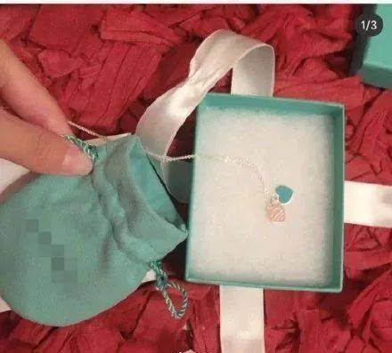 直播|陈浩民老婆直播翻车，网店疑卖假首饰，连包装都是山寨版