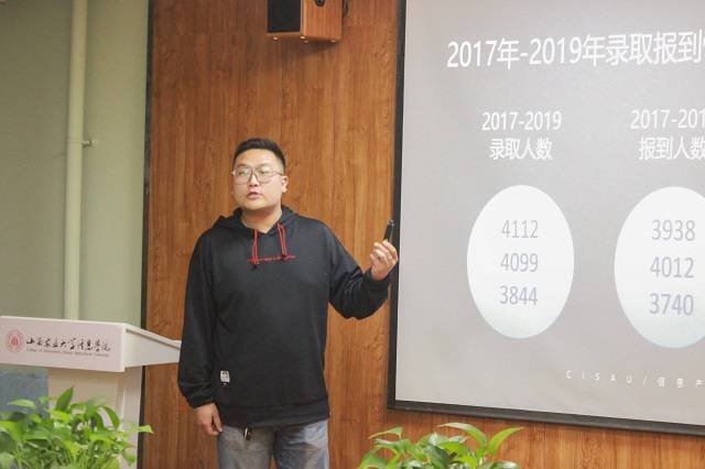 时事新闻报道怎么写 a8e71db4af4a4080a227c7afb6551401.jpeg