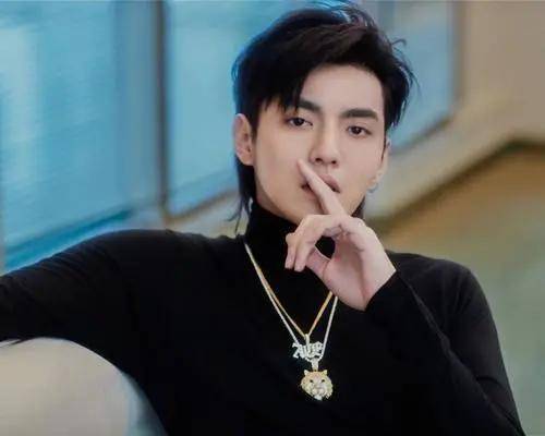 王冠|60万美金的塑料王冠！嘻哈珠宝真的有这么值钱吗？