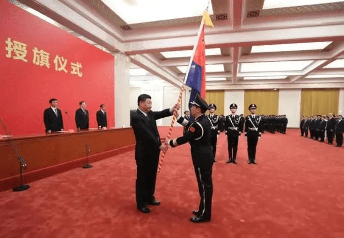 警旗高扬,引领方向——通化乘警支队组织民警观看人民警察授旗仪式