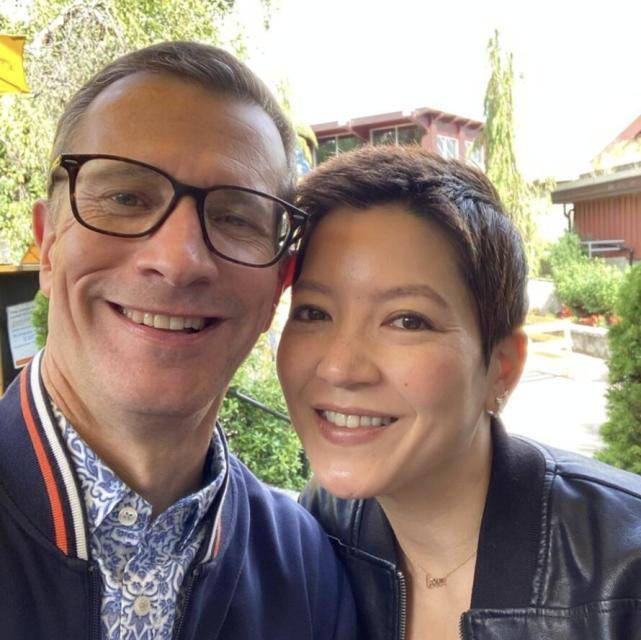 陈冠希二姐面容憔悴,黑人男友不见踪影!