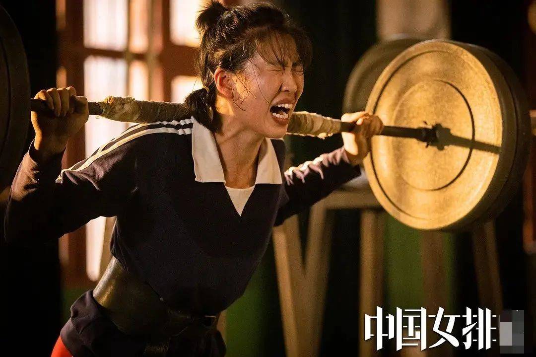 青年|原创《夺冠》郎平女儿饰青年郎平，演绎真实哭戏感人，喊话要看哭妈妈