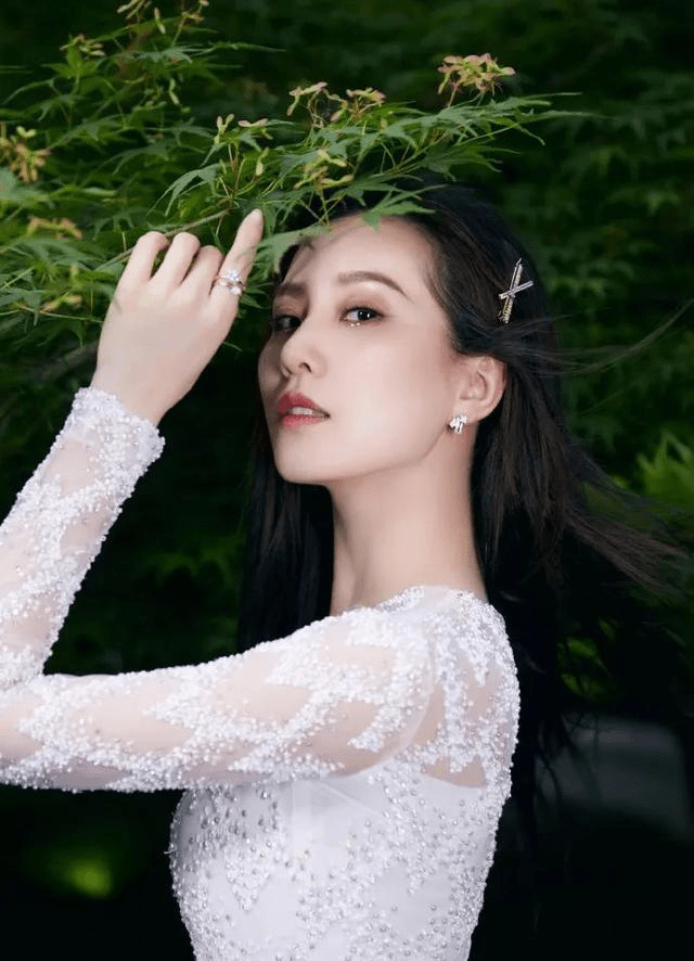 眼睛|林品如同款“泪痣妆”又火了？吴宣仪、戚薇都在画，秘诀是这3点