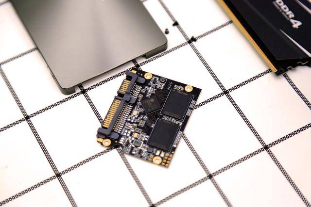 固态|又一次小机箱的装机,这次来聊聊存储如何选