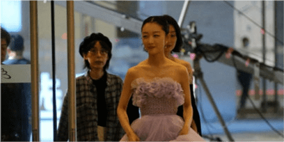 易烊|百花奖闭幕：周冬雨易烊千玺避嫌，佟丽娅发福，杨紫罕见性感