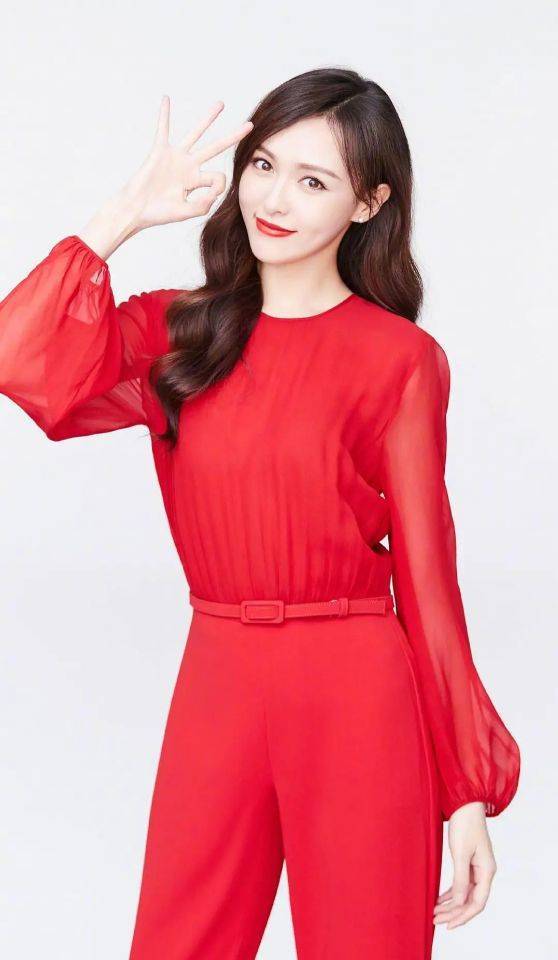 影视女星唐嫣写真:甜美靓丽,时尚优雅!