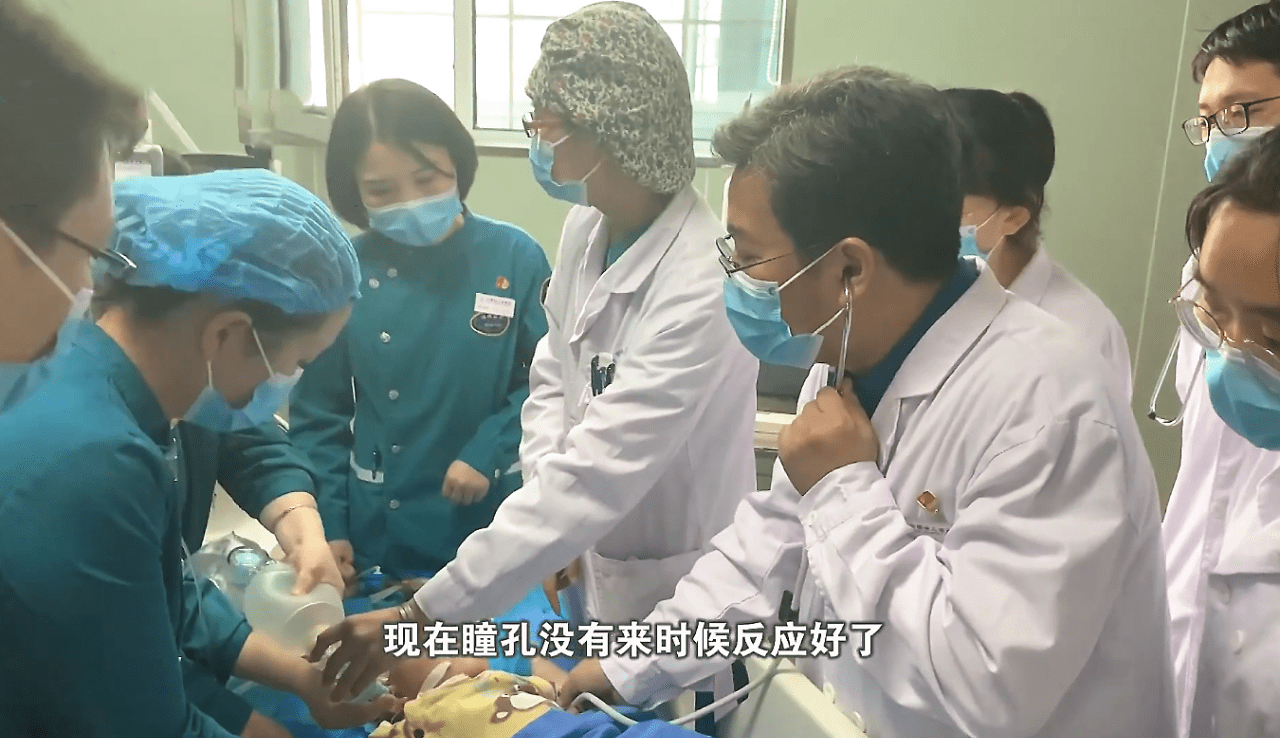 孩子|宝宝送医时已全身冰凉，家长别再做这种傻事了致命“儿童杀手”