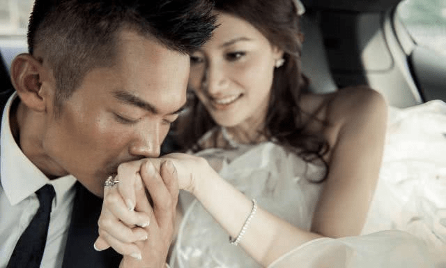 林丹|38岁谢杏芳气质超群，肤白貌美成总裁，网友：羡慕林丹