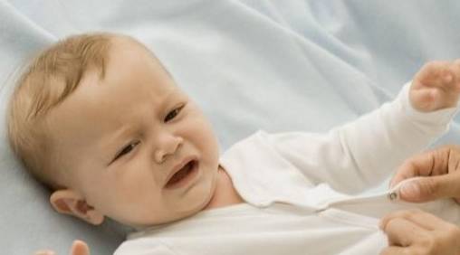 妈妈|儿科医生：妈妈应该第一时间这样做，值得夸赞孩子头朝地摔倒后