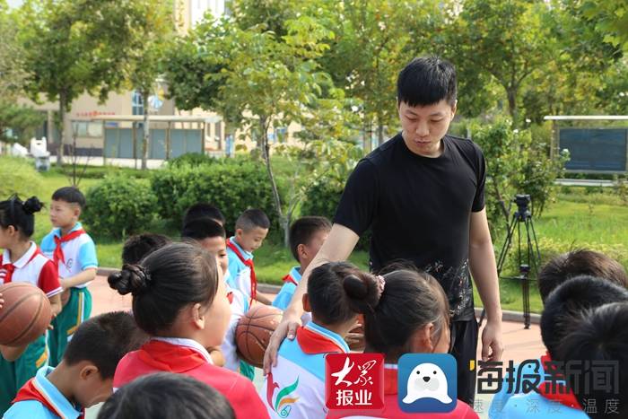 
菏泽思源学校邀请中国著名篮球运发动李敬宇到场公益慰问运动【开运app】