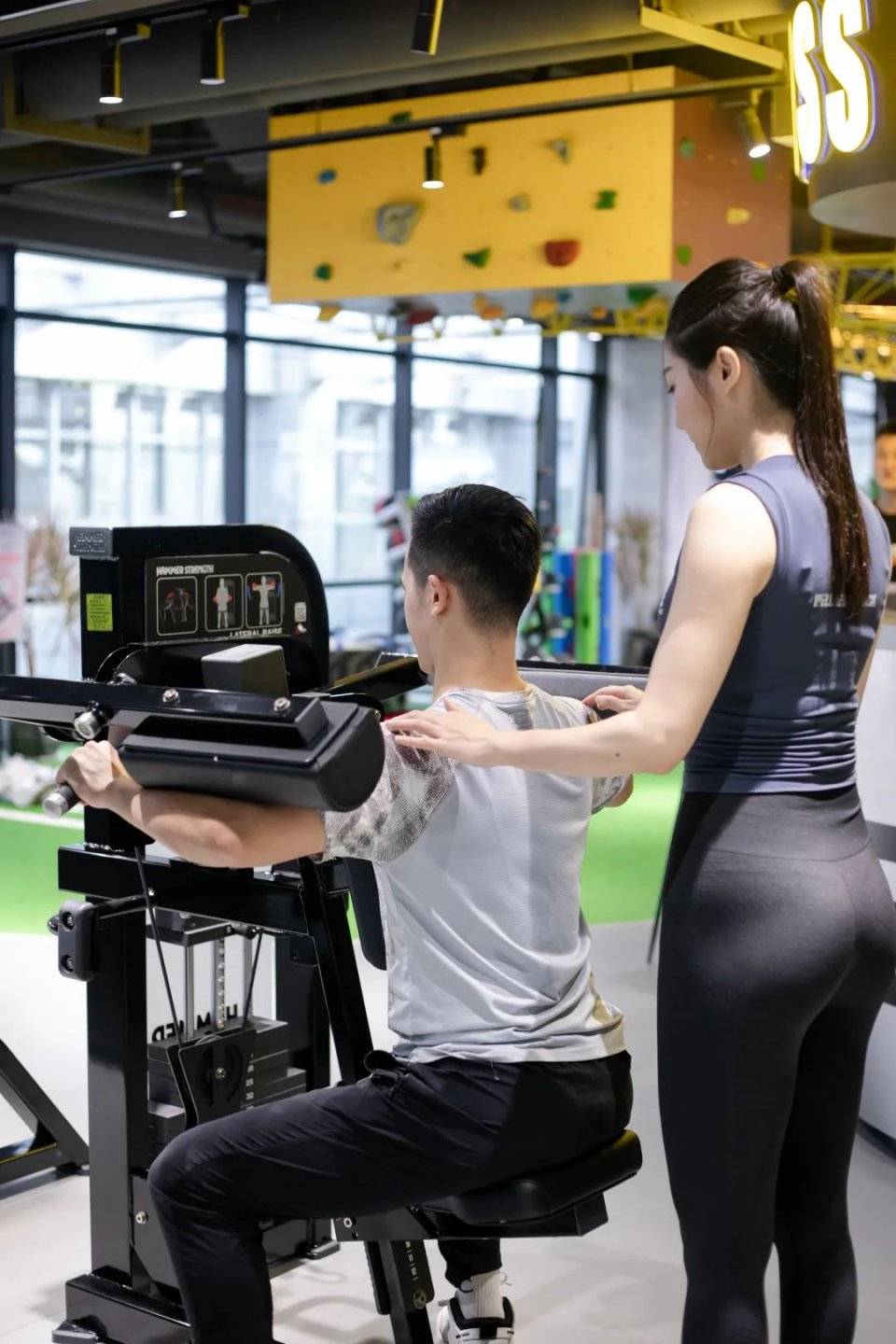 健身房老总_健身房美女