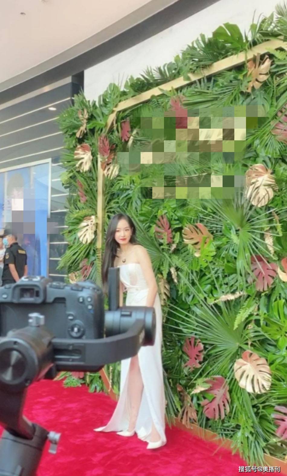 身材|金鹰女神候选人宋茜生图惊艳，一袭抹胸开叉裙，身材凹凸颜值能打