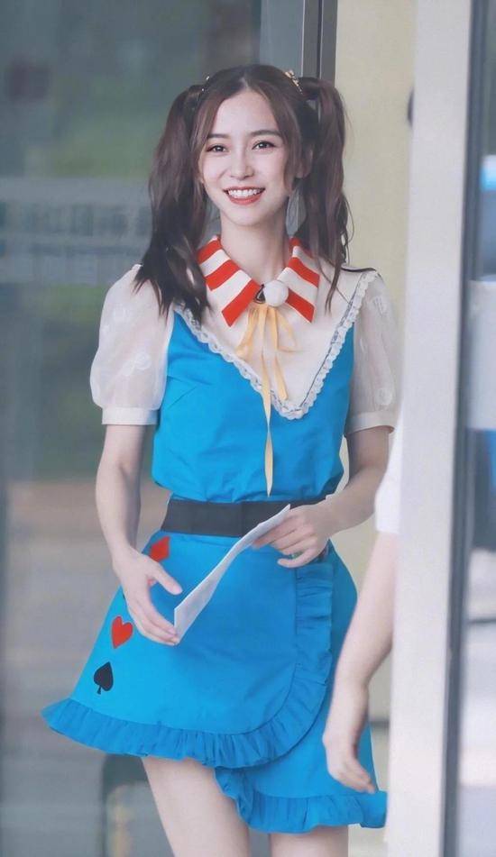 赵露思|发量王者赵露思的减龄搭配你也可以学