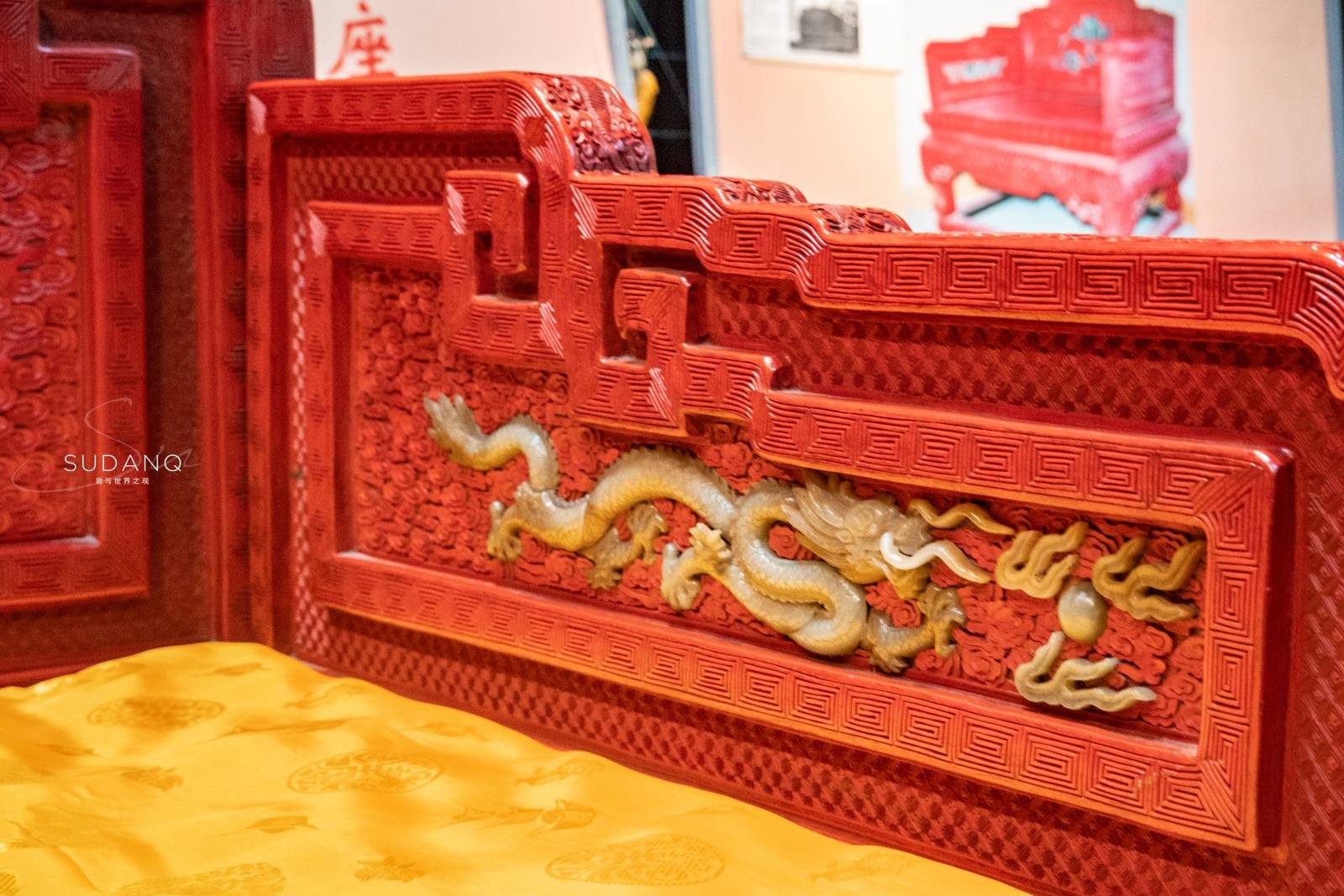 剔红|流落民间的宫廷御用之物:清乾隆剔红大宝座,专家估价3600万