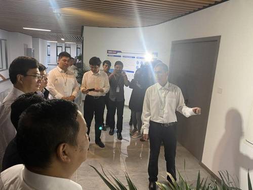 云南董華副省長一行考察滇西醫療大數據中心-智醫療網
