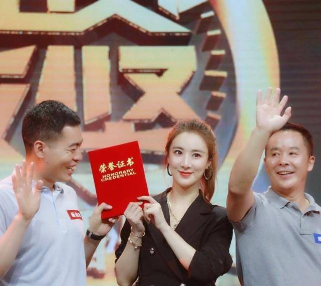 原创薇娅被授予三八红旗手称号被肯定后晒证书回应公益作秀恶评