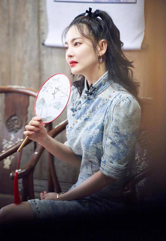 赵露思|发量王者赵露思的减龄搭配你也可以学