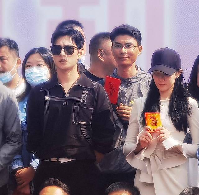 红包|原创《你是我的荣耀》开机路透曝光,热巴气质足,杨洋偷瞄红包太可爱