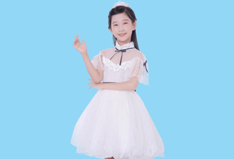 新密9岁女孩潘奕彤演唱原创歌曲《我家是中国》,向祖国表白