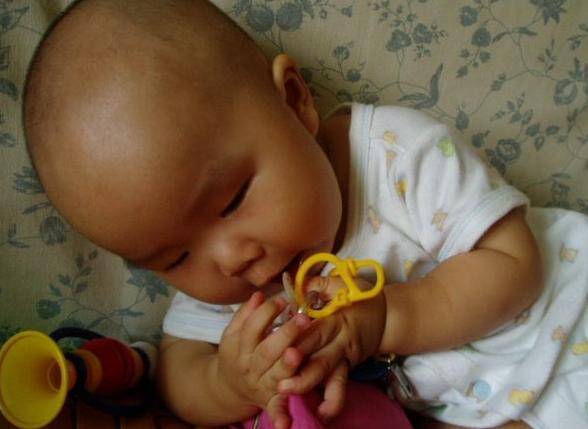 孩子|儿科医生：不满1岁的娃，忌触3种辅食未满周岁的宝宝肠坏死