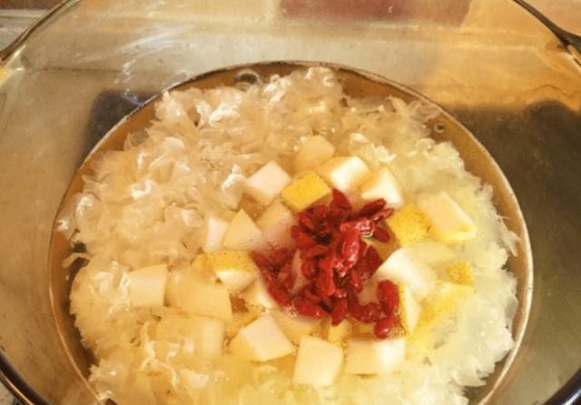 银耳怎么炖才软烂 159cb62622794387bd9b95f613f3a388.png