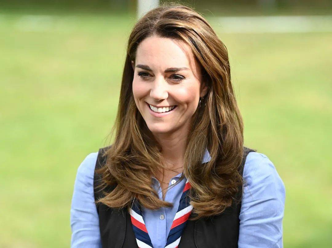 马甲|凯特王妃今年首次穿秋装，披上不丹之行旧马甲，1尺7细腰没变化