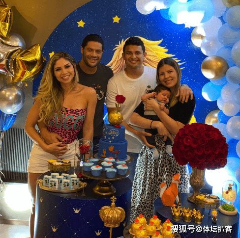 国足|原创艾克森儿子中文名曝光！国足中场后继有人，奥斯卡日裔妻子抢镜