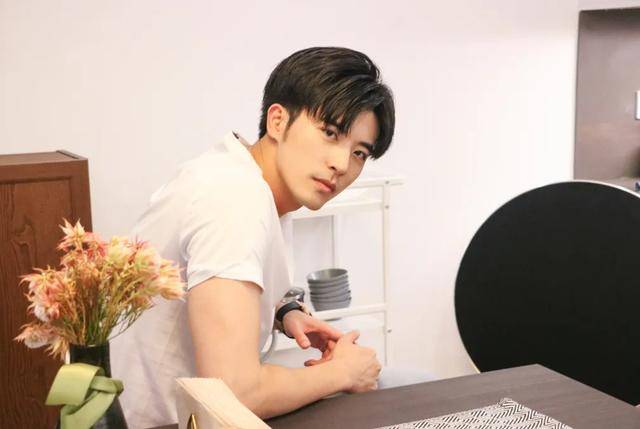 大火|原创同是两剧连播，成毅和丁禹兮大火之后，谁的后续发展会更好？