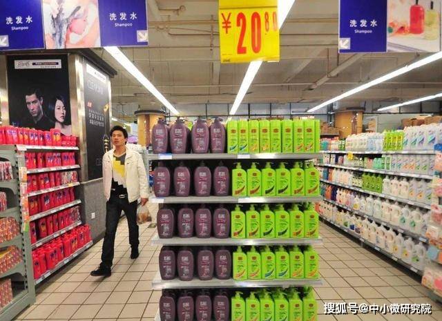 南宫ng娱乐网页版：
一年狂卖15亿 瓶装全是英文先容 99
