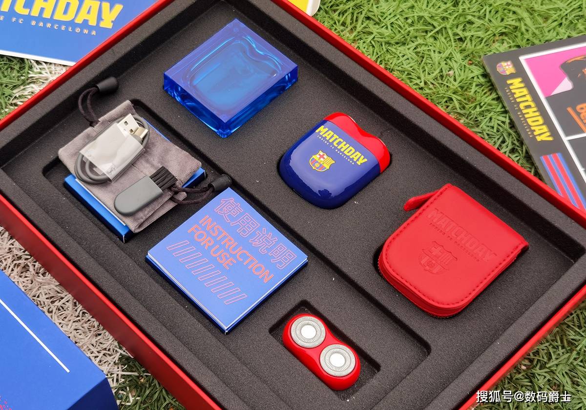 剃须刀|剃须刀也玩定制，巴萨红蓝双色帅呆了：YOOSE有色联名款评测